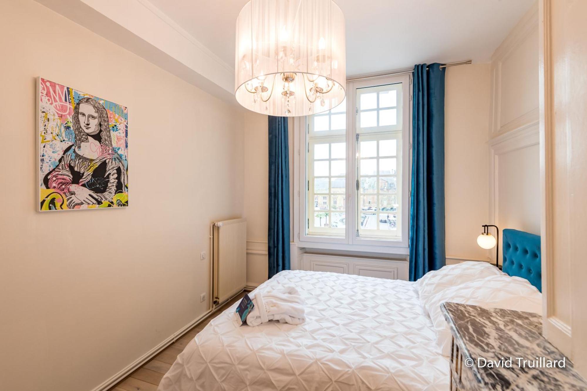 Suites Mana - Matahina Avec Vue Superbe Sur La Place Ducale Et Parking Prive Inclus Charleville-Mézières Buitenkant foto