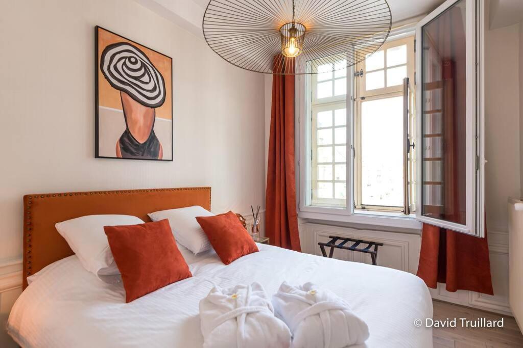 Suites Mana - Matahina Avec Vue Superbe Sur La Place Ducale Et Parking Prive Inclus Charleville-Mézières Buitenkant foto